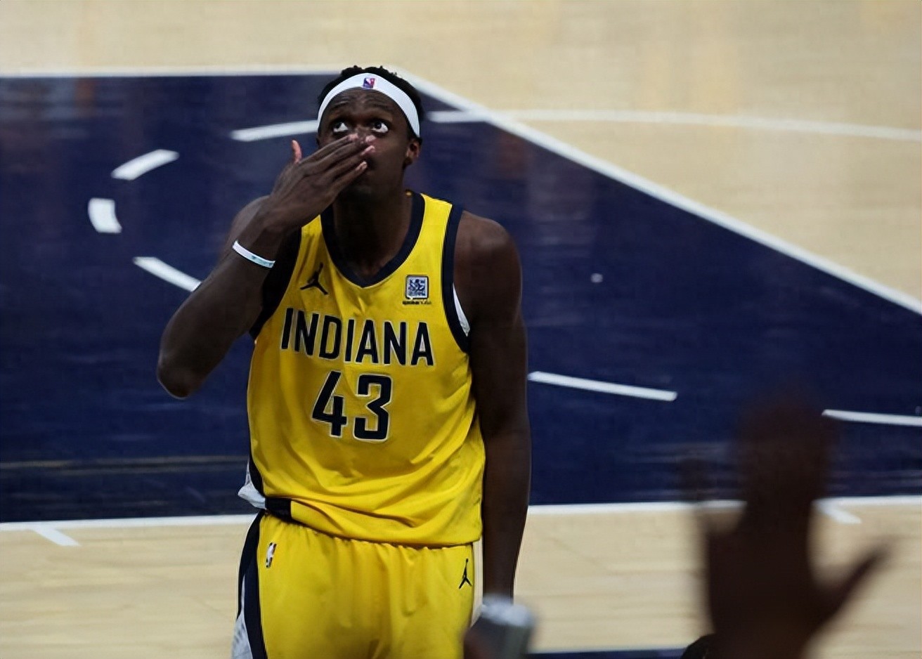 开云体育官网-包含加时末段NBA季后赛传出新动向，金州勇士外线爆发，管理层表态：媒体盛赞，控场能力受关注的词条-开云体育官网